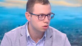 Лекар от ИСУЛ показа страшна СНИМКА на белите дробове на починалия 27-г мъж с фалшив сертификат