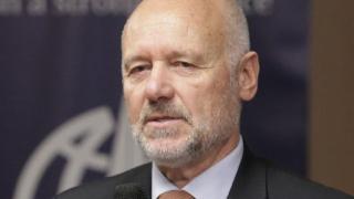 Настана ли раздор: Секретарят на Радев беснее срещу човек на Харвардците