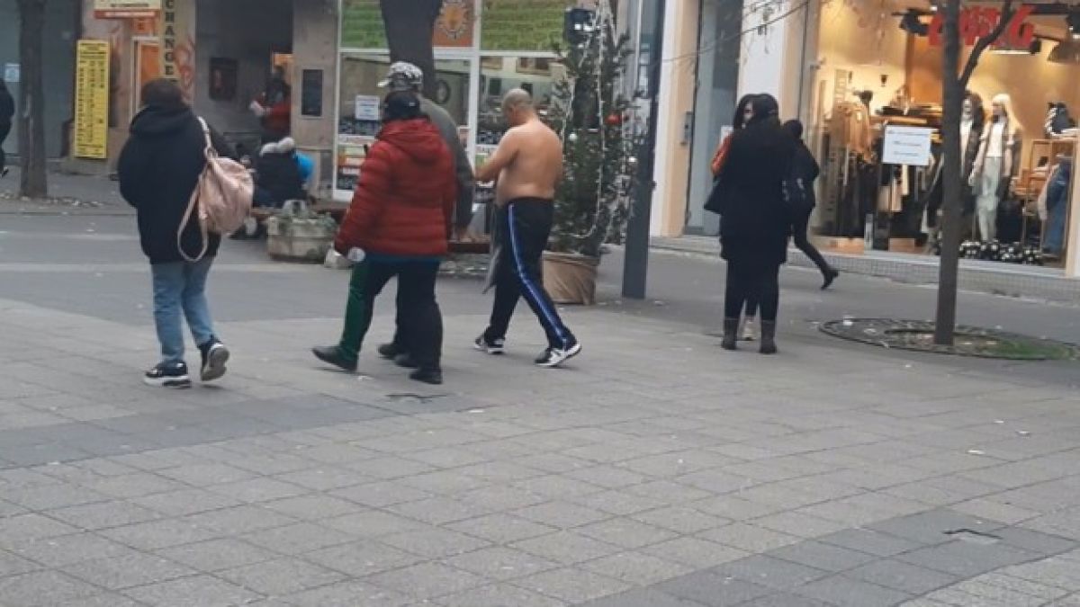 Бургазлии в шок! Насред центъра на града се появи мъж, който... ВИДЕО
