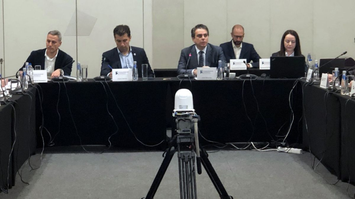 Разбра се какво са решили преговарящите за кабинет за СРМакедония, Русия и цялата ни външна политика