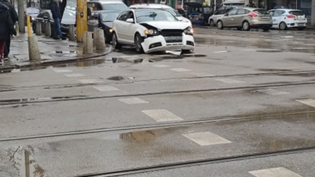 Тежка катастрофа на ключов столичен булевард СНИМКИ