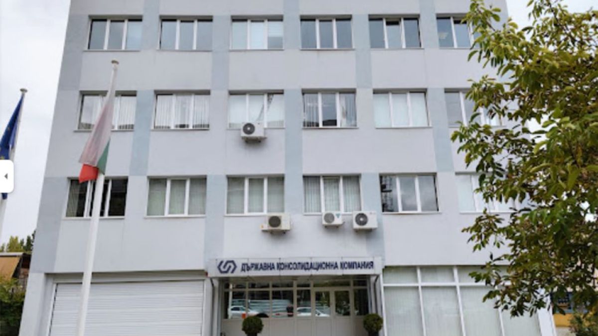 ДКК: Министър Везиева е била подведена от Караганева за фактите