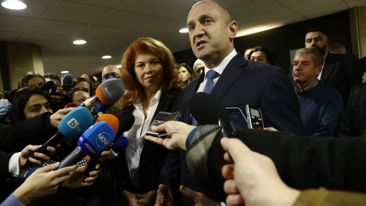 Румен Радев събра по спешност властта, ето какво се слува!