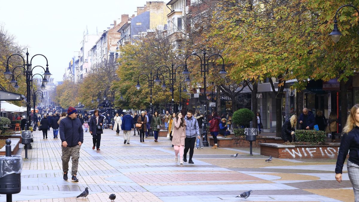 С кошмарно време започва петъчния ден, но около обяд иде голям обрат