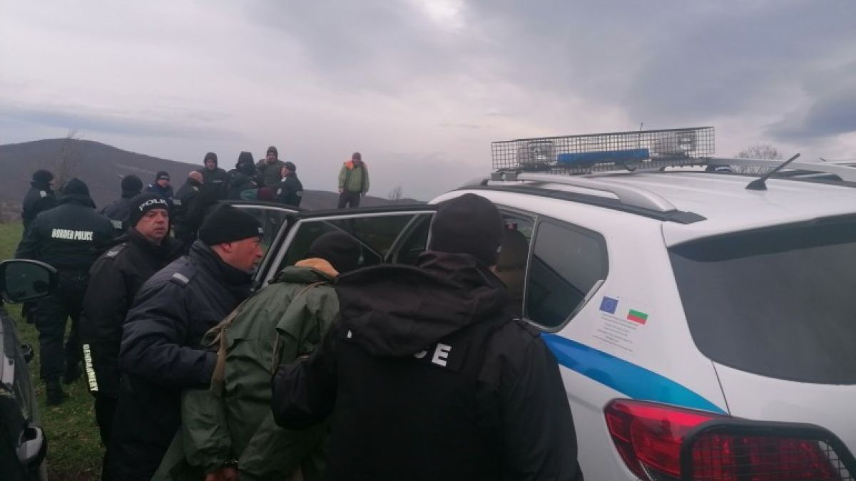 МВР се хвали, но ето кой заловил и набил въоръжения беглец от Сърница
