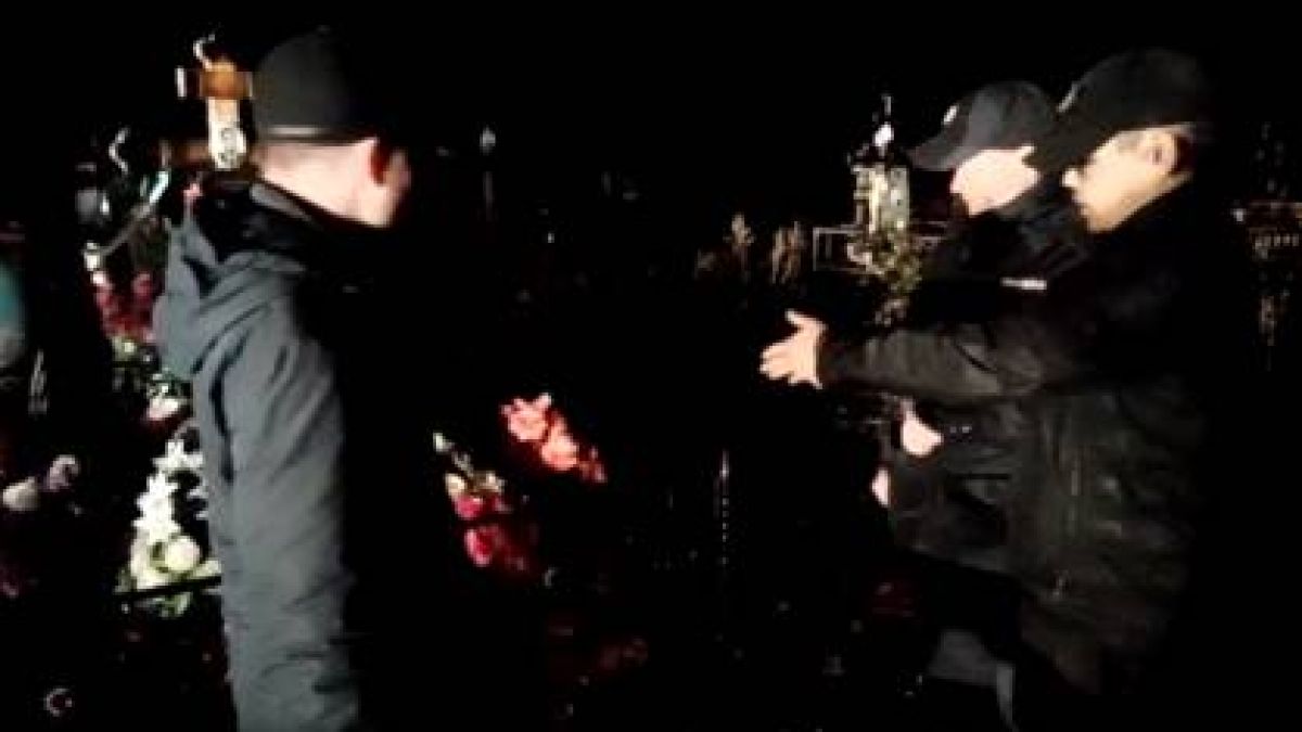 Погребален агент удави приятел и зарови тялото в чужд гроб