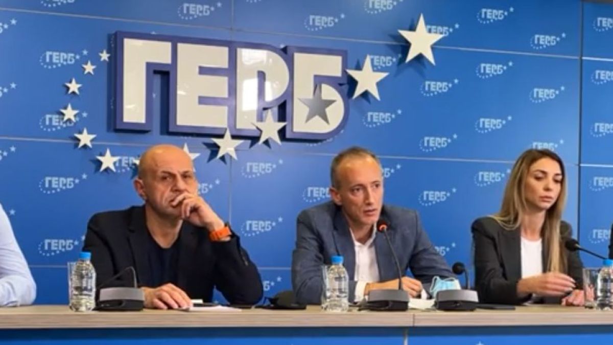 От ГЕРБ попиляха Кацаров и Денков, че не пускат децата на училище, а си делят комисионните от тестовете