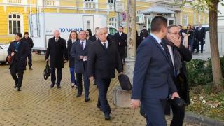 Депутатите на ИТН под строй за клетвата в парламента СНИМКИ