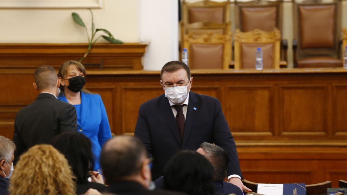 И проф. Ангелов захапа шефа на НС заради PCR теста 