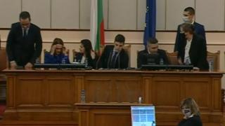 Кои са заместниците на Никола Минчев и кой и защо остана в страни на трибуната СНИМКИ