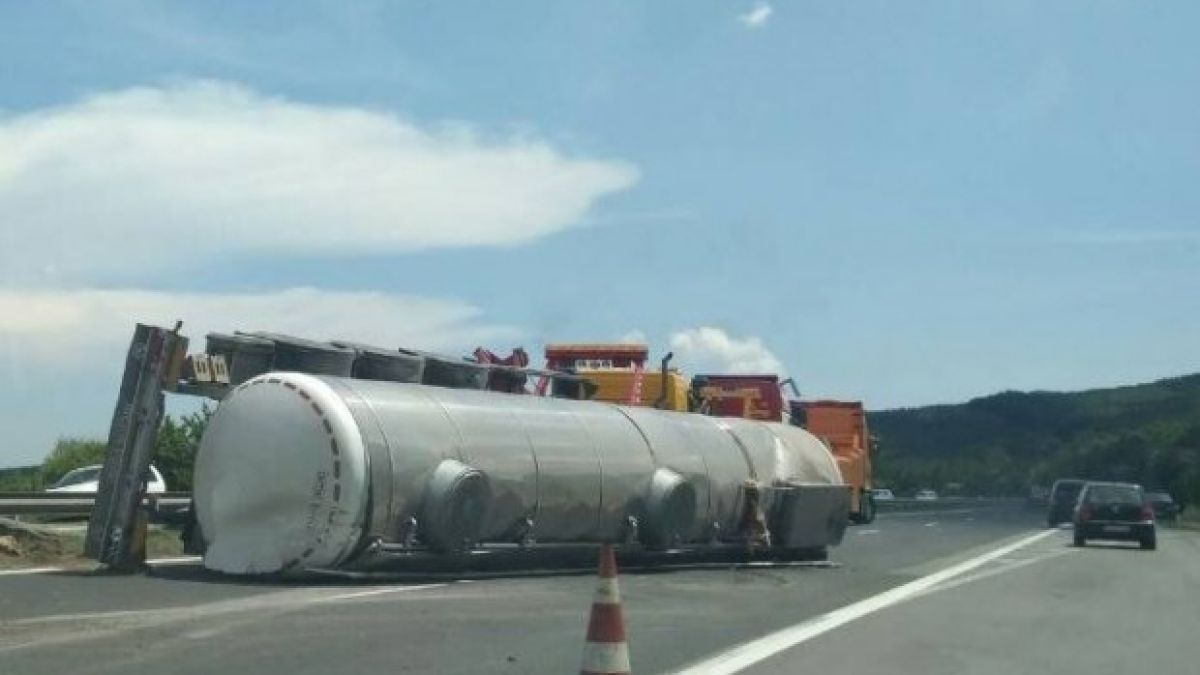 Шокиращо разкритие за шофьора, който преобърна цистерната на "Тракия"