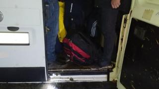 Натъпкани като сардини! Спипаха 33 афганистанци в микробус СНИМКА