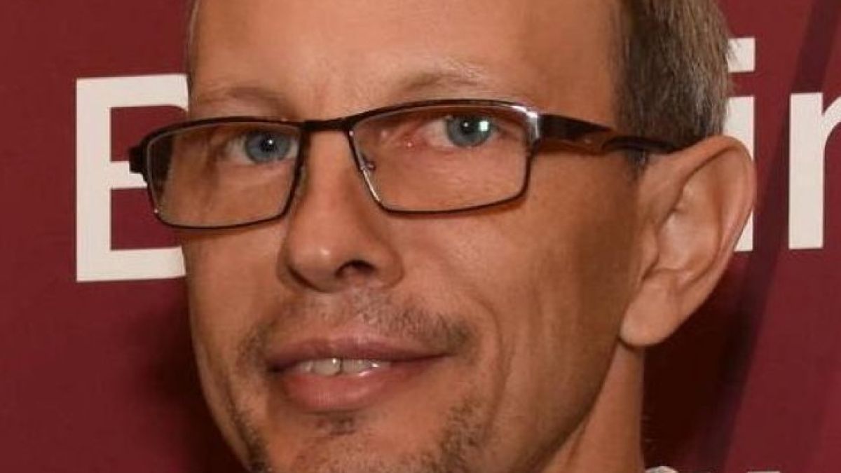Азарей мрачно: Проблеми с ЕС, религиозен фанатизъм и болест по рогатия добитък
