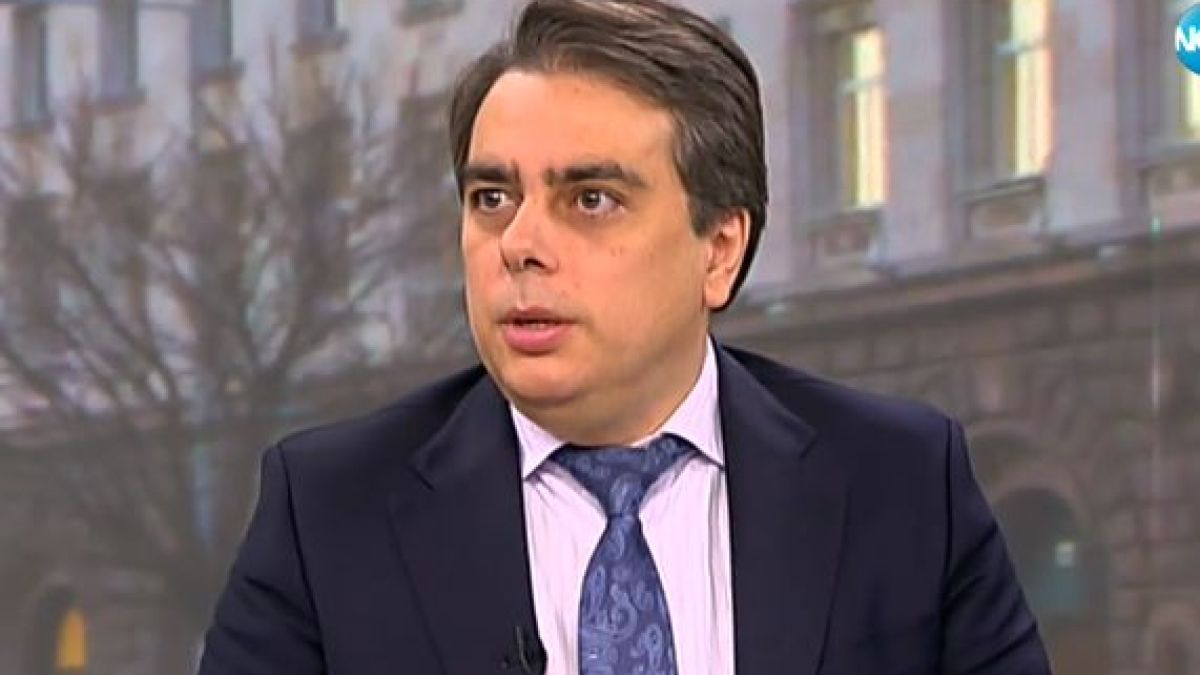 Асен Василев издаде куп имена на бъдещи министри