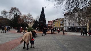 Главната на Пловдив почерня от народ, а заведенията... СНИМКИ 