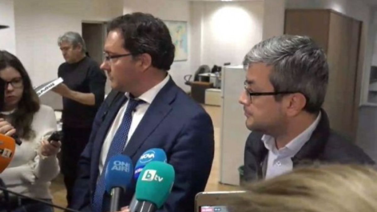 Тома Биков пристигна в редакцията на "Труд" и попиля Минеков 