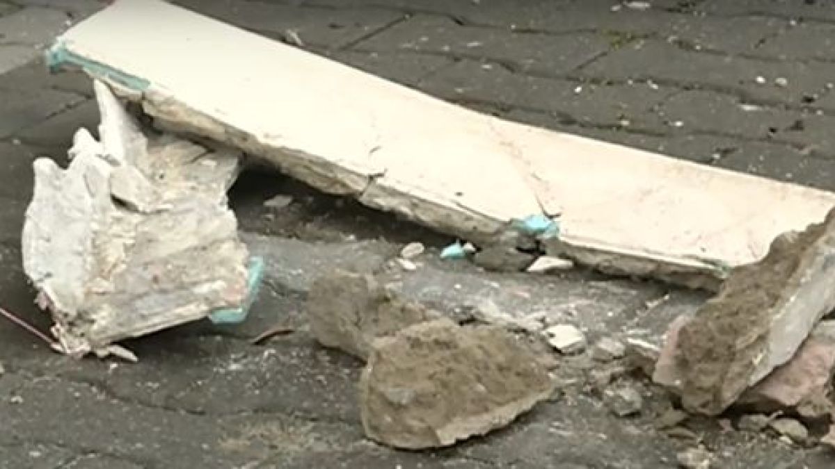 Господ спаси ключарят Елвис от рушаща се фасада, властта нехае ВИДЕО
