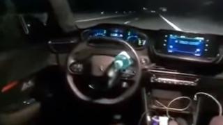Шофьор излъга системите за автопилот на колата и си плати жестоко ВИДЕО