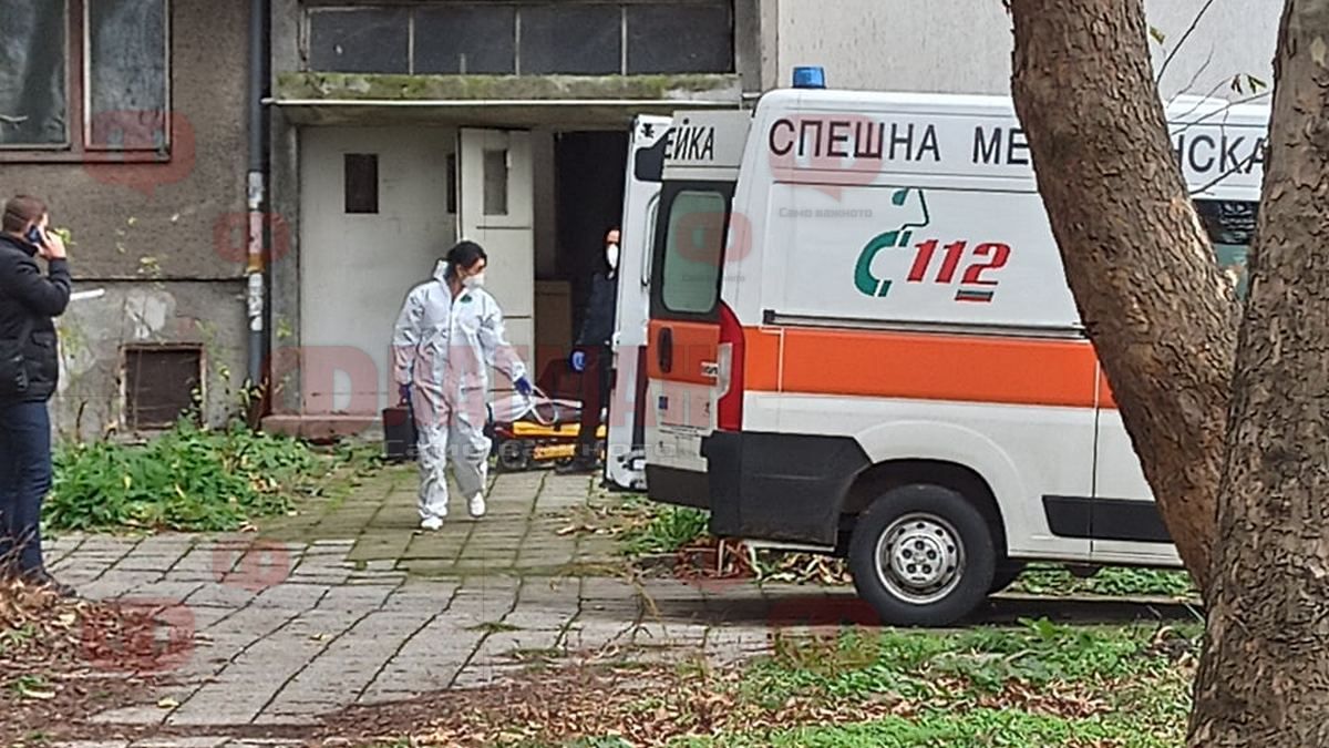 Спешни екипи разбиха вратата на бургазлия, починал от К-19 и стана чудо
