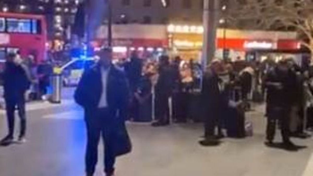 Извънредно евакуираха метростанция в Лондон, ето какво се случва СНИМКИ