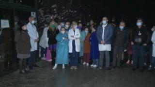 Пред болница "Лозенец" ври и кипи заради Кацаров 