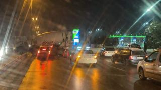 Адско меле по тъмна доба в София! "Ауди" е смачкано до неузнаваемост, а шофьорът му... СНИМКИ 