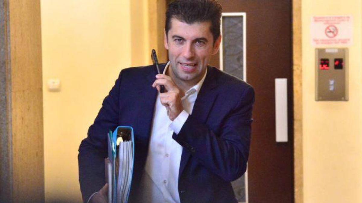 Кирил Петков от 10 дни не вдига телефона на Николай Денков