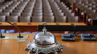 Хитреци: ДБ искат държавата да плаща тестовете на депутатите
