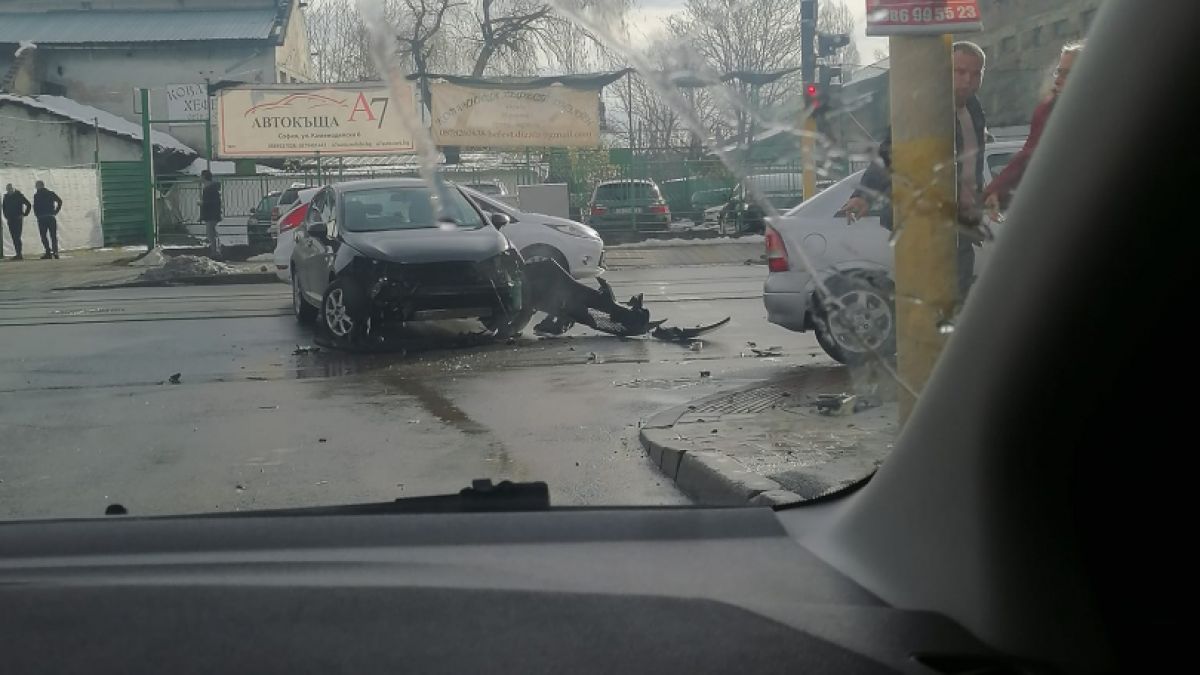 Първо в БЛИЦ! Жестоко меле в ж.к. "Орландовци" в София СНИМКИ