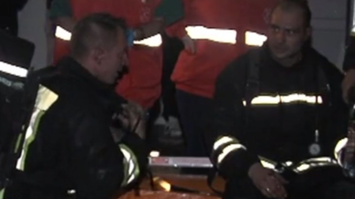 Ето какво рисково действие на пожарникарите спасило умиращите едномесечни близначета от ада в Благоевград ВИДЕО