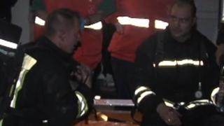 Ето какво рисково действие на пожарникарите спасило умиращите едномесечни близначета от ада в Благоевград ВИДЕО