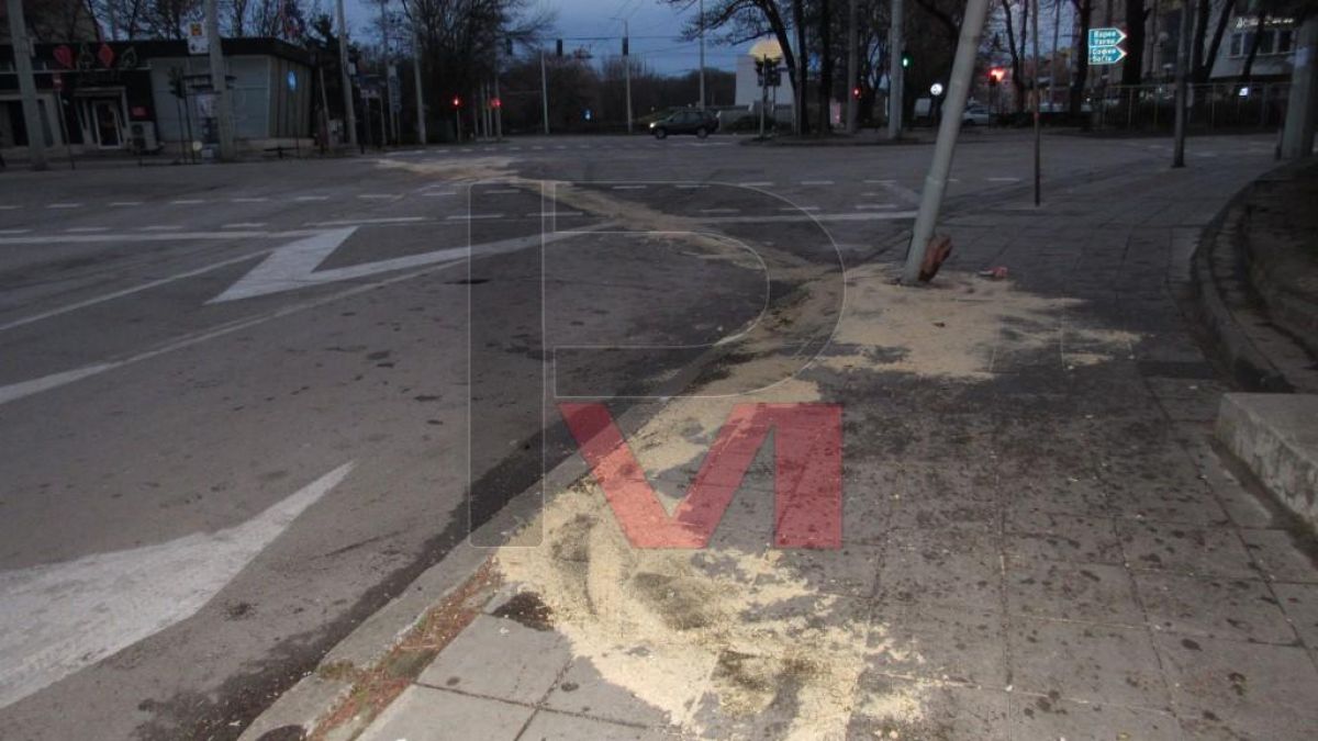 Тежка катастрофа в Русе, 18г. момче е в кома заради... СНИМКИ