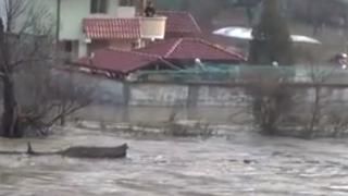 Още няколко общини обявиха бедствено положение, къщи са под вода ВИДЕО
