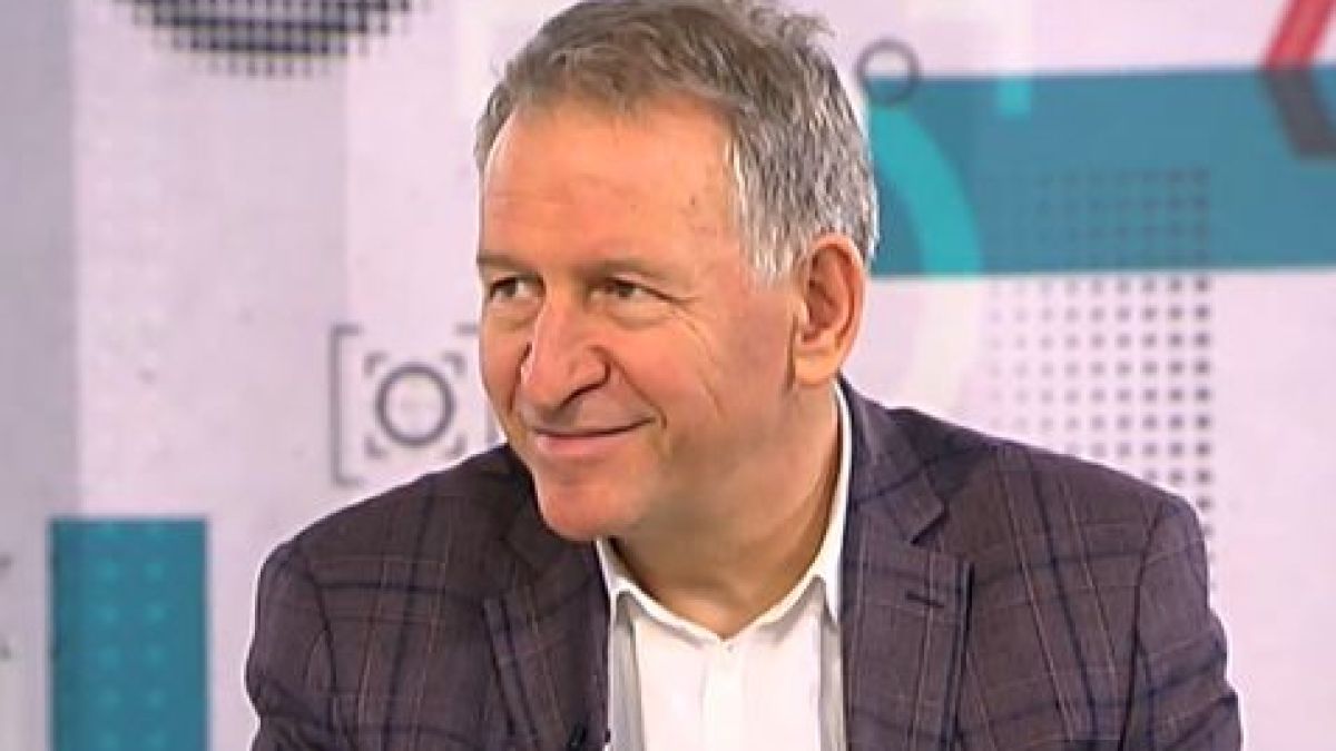 Кацаров награби и разцелува наследничката си пред камерите СНИМКИ