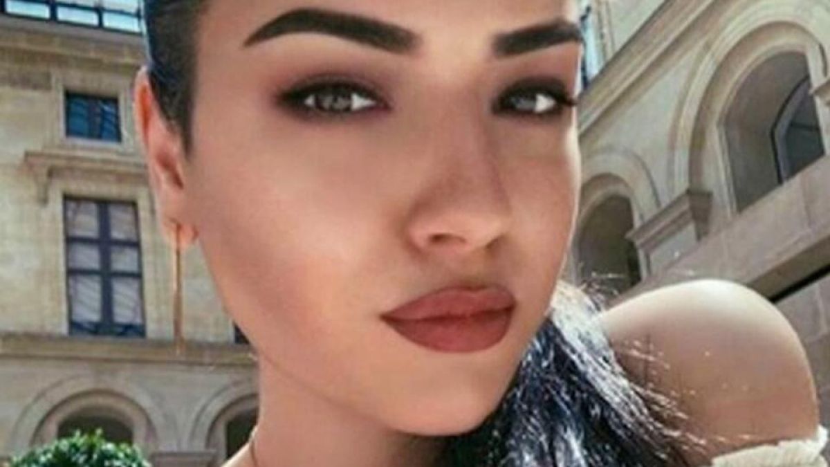 Звезда от Instagram ряза къс по къс майка си и я уби, защото... СНИМКИ