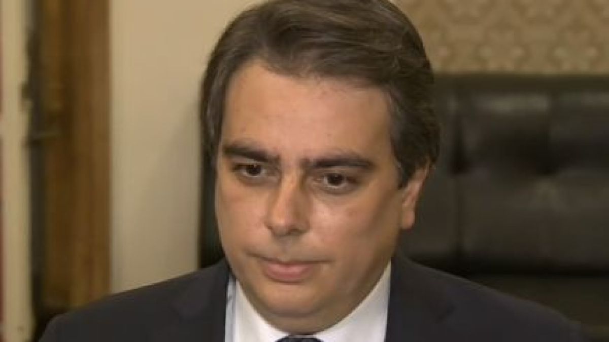 Асен Василев попари Нинова за замразяването на цената на тока 