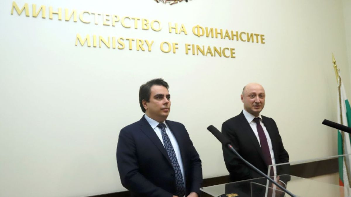 Асен Василев с голяма новина за въвеждането на еврото у нас! 