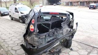 Джигитка вилня зад волана на колата и помля 3 автомобила в Благоевград СНИМКИ