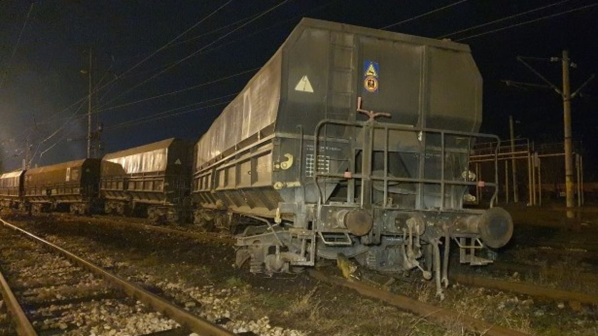Произшествие с товарен влак на гарата в Мездра СНИМКИ