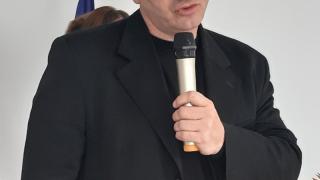 Изгоненият шеф на завода за боклук с голяма къща в Нови хан