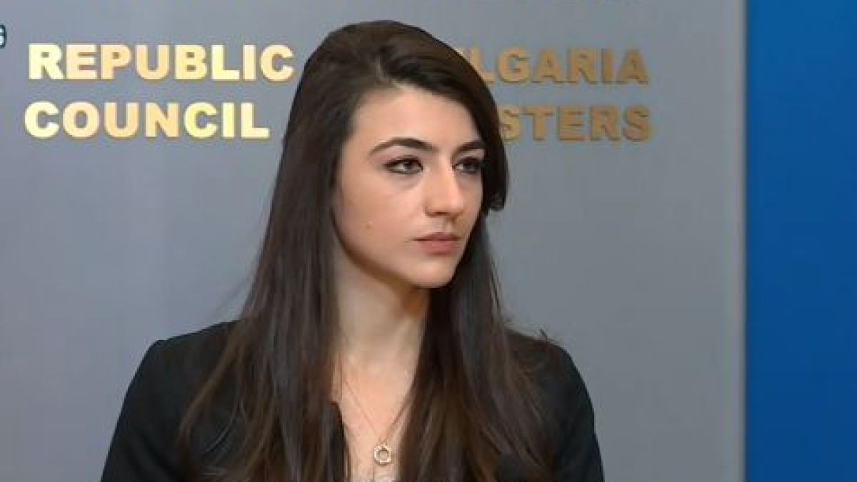 Шефката на кабинета на Петков попари народа с тези думи за мораториума върху цените на тока и парното