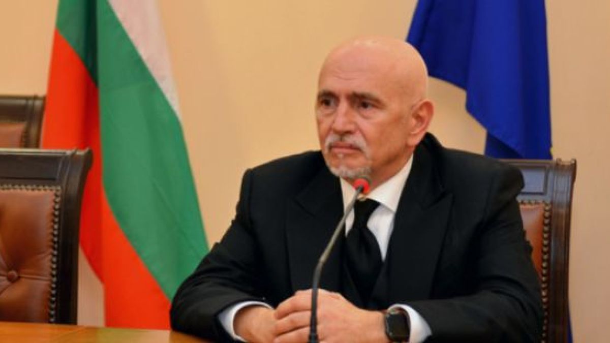 Новият транспортен министър започна чистката 