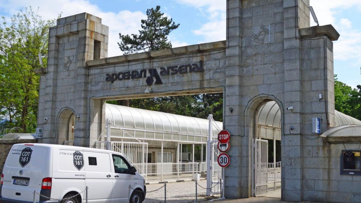 Извънредна новина за тримата, обвинени за шпионаж в завод "Арсенал"