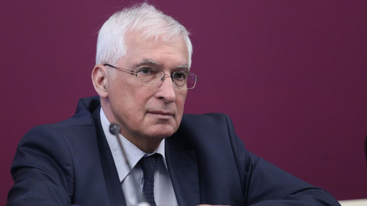 Проф. Дуранкев каза защо приемането на еврото у нас ще се отложи до...