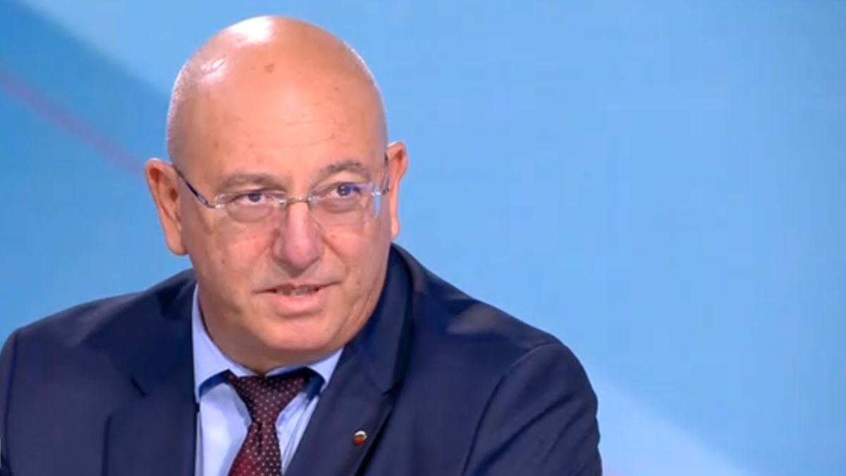 Емил Димитров: Хората бедстват, помощта се бави