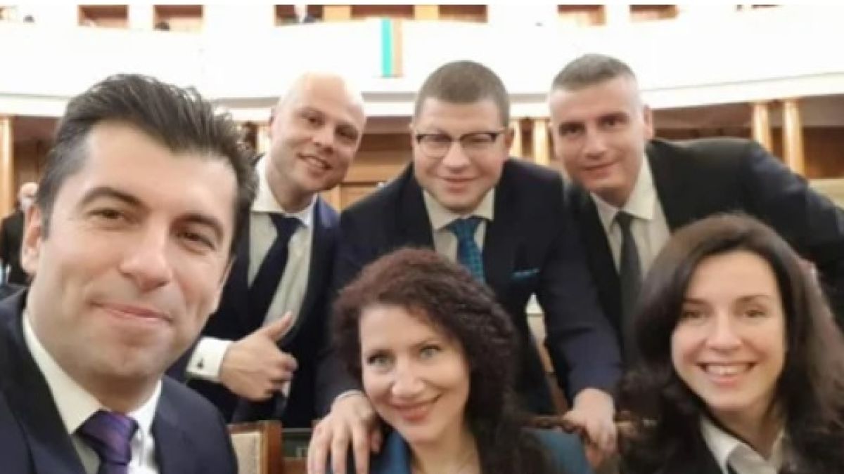 Кирил Петков и компания с една тумба съветници в МС, такава бройка до сега не е имало