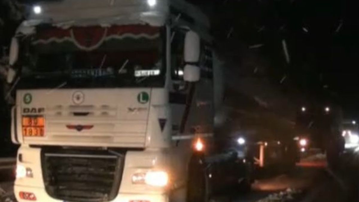 На подбалканския път София - Бургас положението е критично СНИМКИ