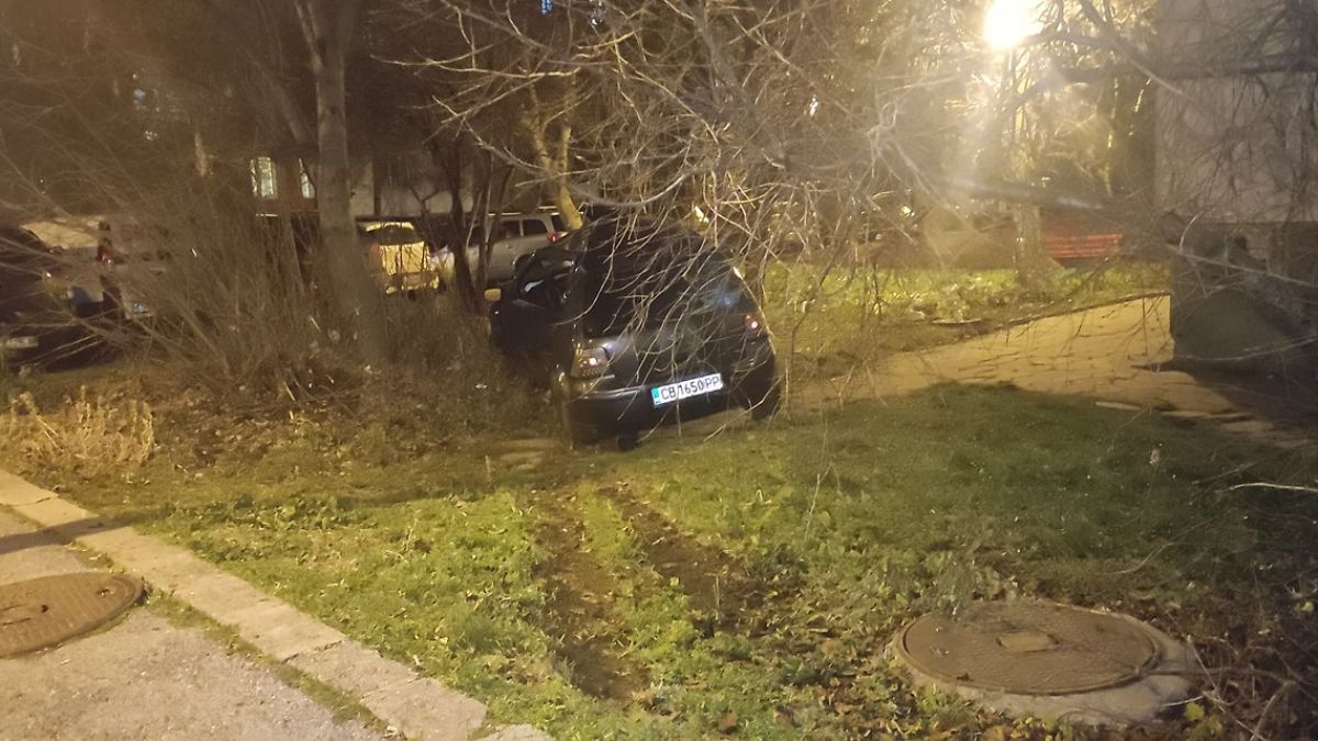 Катастрофа по тъмно близо до блок в София СНИМКИ
