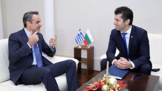 Започна официалната среща на Кирил Петков с Мицотакис СНИМКИ