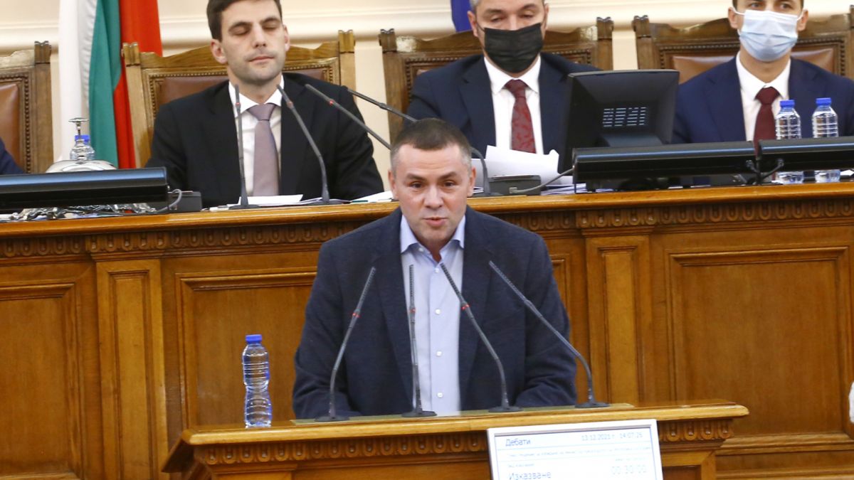 Ицо Хазарта за спрения газ: Сега Борисов да подари ново кученце на Путин